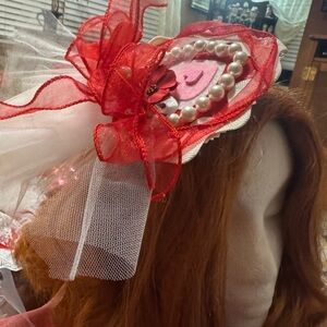 ❤️❤️❤️❤️❤️Floral Red and White Fascinator with Pearls, bows, netting